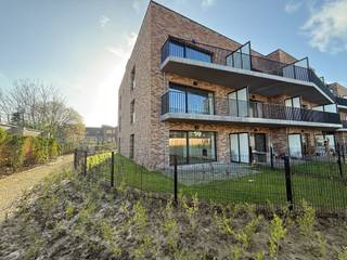 <p>Discover this high-quality new-build project in Sint-Agatha-Berchem, located on the edge of Groot-Bijgaarden in the green and sought-after De Selliers de Moranvillelaan. The development is part of a private and peaceful residential area featuring extensive private gardens and shared green spaces, where comfort, privacy and nature take centre stage.</p><p>The project offers a variety of apartment types, ranging from compact 1-bedroom units to spacious 2- and 3-bedroom apartments. Each unit has been carefully designed with a strong focus on light, space and functionality. Large windows ensure maximum natural light, while open living areas with fully equipped kitchens provide a modern living experience.</p><p>All apartments feature one or more outdoor spaces such as terraces or private gardens, creating a seamless connection between indoor and outdoor living. Depending on the type, they include one or more bathrooms, practical storage rooms and well-thought-out layouts for optimal comfort.</p><p>The development follows the Future Proof concept, with a strong focus on sustainability and energy-efficient living. Purchase is also possible at 6% VAT (subject to conditions), making it highly attractive for both owner-occupiers and investors.</p><p>Additional facilities such as cellar storage units and underground parking spaces further enhance everyday convenience. The location is a key asset: peaceful and green, yet within walking distance of shops, schools and public transport.</p>