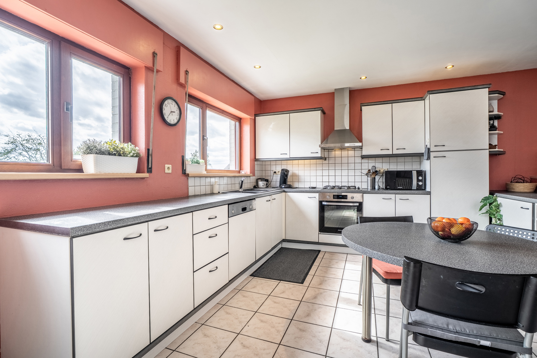 Charmante woning met 3 slaapkamers, tuin en oprit - foto 5