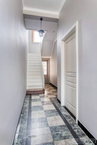 Ruime gezinswoning te koop in centrum Tiegem !Deze  woning is ideaal voor gezinnen die op zoek zijn naar ruimte, comfort en een centrale...