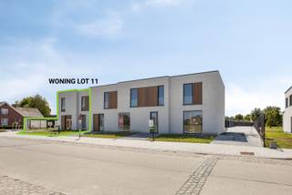 <span><span>Residentieel wonen in het landelijke Jonkershove (deelgemeente van Houthulst) waarbij iedere woning voorzien is van een ruim bijgebouw van ca. 40 m² (dubbele garage</span></span>/loods<span><span>). <br /><br /><strong>TRYCKEGOED</strong> is een kleinschalig en uiterst energiezuinig nieuwbouwproject bestaande uit <strong>10 woningen</strong>. Drie woningen langs de Mgr. Schottestraat en 7 gekoppelde woningen langs de Bosdreef. Alle woningen worden opgeleverd met 3 ruime slaapkamers, parkeergelegenheid voor de woning en gekoppeld aan een erg ruime garage/loods (tot 40m²) die ook als werk/berg ruimte kan dienst doen. De bijgebouwen kunnen langs achteren via een afzonderlijke toegang bereikt worden. Een deur in het bijgebouw koppelt deze met de tuin van iedere woning. </span></span><br /><br /><span><span><strong>Comfort, energiezuinigheid en kwaliteit zijn de eigenschappen van deze kleinschalige realisatie.</strong><br /><br />Tijdens de ontwerpfase werd veel aandacht geschonken aan enerzijds de <strong>energiezuinigheid</strong> en anderzijds het <strong>wooncomfort </strong>van de bewoners:</span></span>
<ul>
<li><strong><span><span>Praktische indeling;</span></span></strong></li>
<li><strong><span><span>Veel lichtinval;</span></span></strong></li>
<li><span><span><strong>Handige en ruim bijgebouw</strong> (dubbele garage/loods);</span></span></li>
<li><span><span>Regenwaterput van <strong>10.000L per woning</strong>; </span></span></li>
</ul>
<span><span>Op deze manier is het zowel binnen als buiten aangenaam vertoeven in deze woningen.<br /><br /><strong><u>Indeling:</u></strong> Mooie inkom met gastentoilet, open leefruimte met open keuken gekoppeld aan een erg ruime keukenberging. Op eerste verdiep beschikt de woning over 3 zeer ruime slaapkamers, een badkamer (inloopdouche, dubbele lavabo en mogelijkheid voor een bad) en afzonderlijk toilet op de gang. <br /><br /><strong><u>Wat maakt TRYCKEGOED uniek:</u></strong></span></span>
<ul>
<li><span><span>Beter dan BEN (E4 tot E20) -> 100% korting op onroerende voorheffing voor 5 jaar en S23 tot S28 (afhankelijk van type woning);</span></span></li>
<li><span><span>Aluminium buitenschrijnwerk;</span></span></li>
<li><span><span>Energiezuinig project (vloerverwarming met <strong>warmtepomp (l/w), 8 zonnepanelen per woning</strong>, warmtepomp met ingebouwde boiler voor sanitair warm water,…);</span></span></li>
<li><span><span>Ventilatiesysteem D; </span></span></li>
<li><span><span><strong>Kleinschalig project</strong>;</span></span></li>
<li><span><span><strong>Rustige ligging</strong>;</span></span></li>
<li><span><span>Kwalitatieve architectuur en materiaalkeuze;</span></span></li>
<li><span><span><strong>Uniek concept met ruime dubbele garages/loodsen</strong> gekoppeld aan woning;</span></span></li>
<li><span><span>...</span></span></li>
</ul>
<span><span><em>De oplevering van dit nieuwbouwproject is voorzien bij akte.<br /><br />Prijs garage op aanvraag (dient mee aangekocht te worden per woning).</em><br /><br />Dit is een realisatie van Marc Demeulenaere. Wie reeds gebouwd heeft met deze bouwheer, weet dat we hier spreken van een zeer kwalitatieve opdrachtgever met oog voor kwaliteit en degelijkheid. U ziet onmiddellijk aan de werf dat dit project een goede opvolging geniet. <br /><br /><strong>Bent u op zoek naar een prachtige nieuwbouw als eigen woning of een goede investering met gegarandeerd rendement? Plan dan snel uw afspraak! Contacteer ons op het nummer 051 50 11 51 of via diksmuide@diksimmo.be.</strong></span></span>
