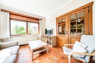 Hoeilaart – ideally located in a quiet street, just a few minutes from the centre of Hoeilaart and the motorway access, charming house of +/- 164...