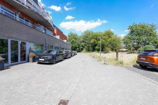 Op zoek naar een veilige, afgesloten plek voor je wagen? Dan is deze centraal gelegen, ondergrondse autostaanplaats de perfecte oplossing! De...