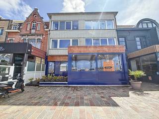Cet propriété de rendement est situé sur le Kaai (quai) de Nieuport-ville, à côté des transports en commun, du marché aux poissons et du port...