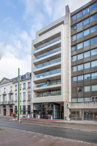 GEMEUBELD DESIGN LOFT-APPARTEMENT TE HUUR OP AAA+ LOCATIE – ANTWERPEN CENTRUMOp zoek naar luxueus en zorgeloos wonen in het hart van Antwerpen? Dit...