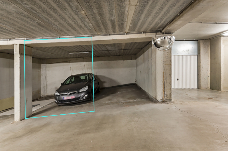 Gunstig en centraal gelegen autostaanplaats P17 in een ondergrondse parking met plaats voor 1 wagen.  Beschikbaar bij notariële akte.