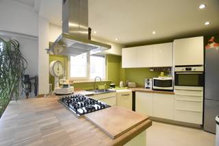 In een rustige en kindvriendelijke straat in Zwijndrecht vind je deze ruime en praktisch ingedeelde woning met een grote tuin.De ideale thuis voor...