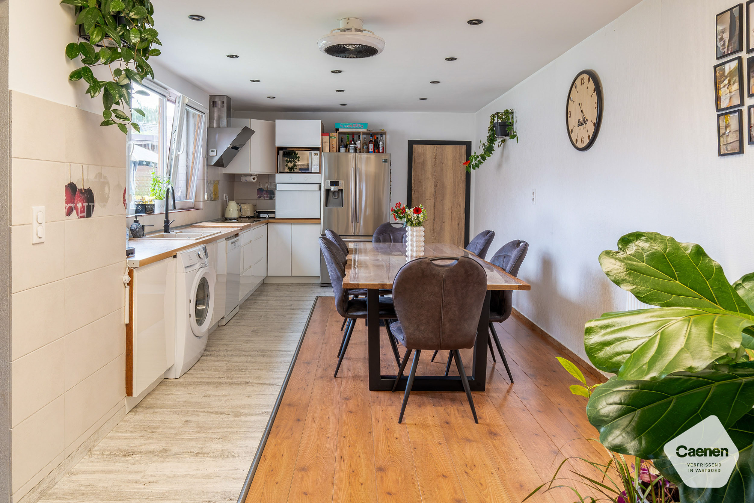 Wonen en werken op één adres – unieke halfopen woning met praktijkruimte. - foto 2