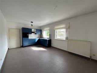 Gezellig appartement met 1 slaapkamer en carport. ALGEMEEN:- Verwarming: stookolie.- Voorzien van tegelvloer.- Voorzien van gordijnen/vliegenhorren.-...