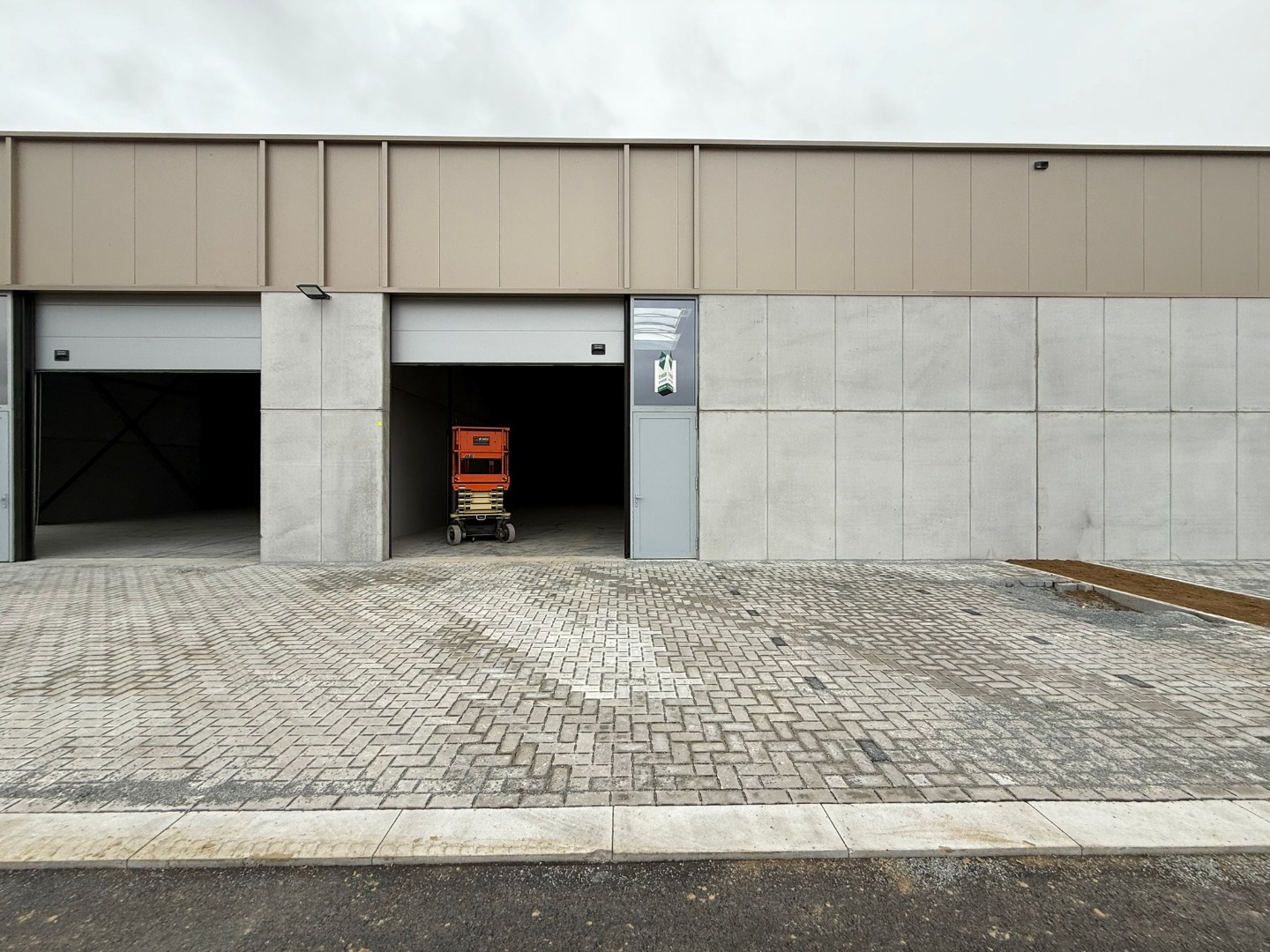 KMO-unit van 216 m² op een gunstige locatie in Tielt! - foto 3