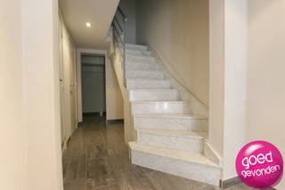 Spacious family home, fully furnished, with 2 to 3 bedrooms and indoor garage, with terrace and beautiful garden, centrally and quietly...