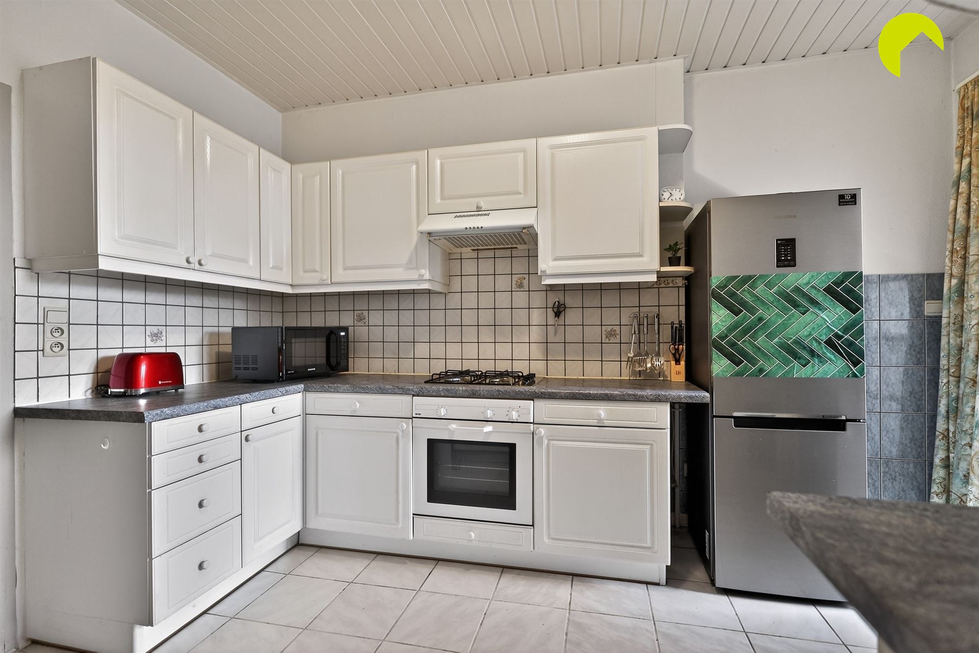 Lichtrijk appartement met 2 kelders en terrasje - foto 4