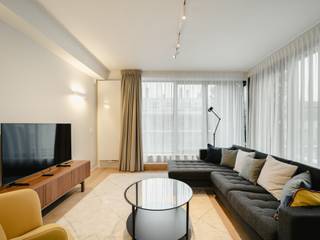 Ideally located in the European Quarter, a stone's throw from the Cinquantenaire Park and its many shops, this furnished penthouse apartment...