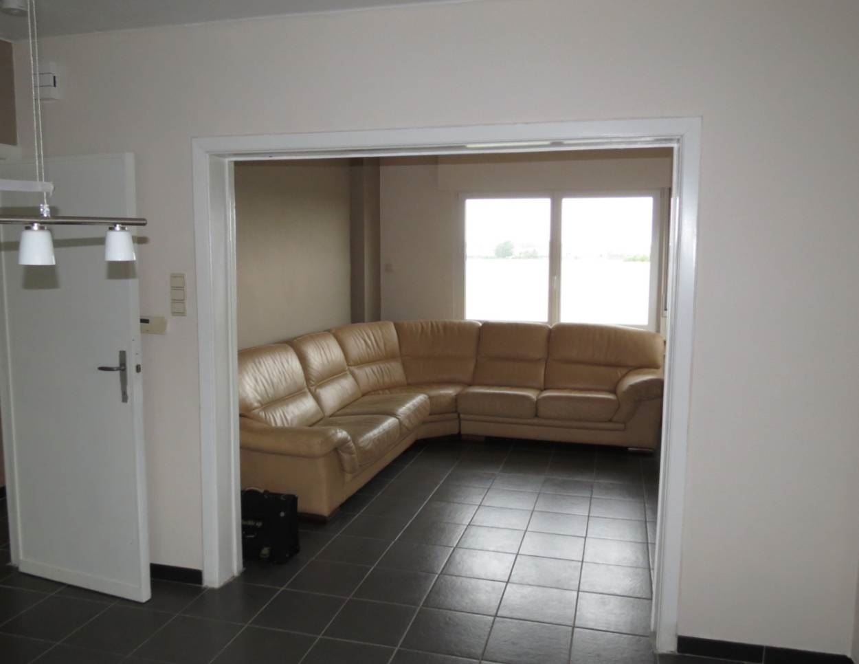 Driegevelwoning met garage en grote tuin - photo 2