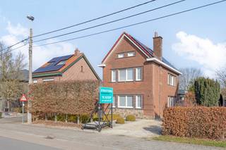 Charmante en perfect onderhouden woning met 3 slaapkamers in Asse. In een aangename en residentiële omgeving in Asse vinden we deze charmante...