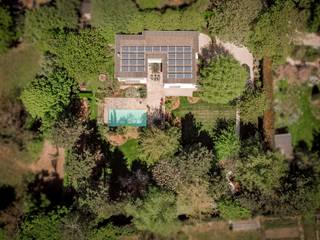 Deze karaktervolle villa, gelegen in 2de lijn, biedt u een ongeëvenaard en uniek luxegevoel in een groene leefomgeving vlakbij het centrum van...