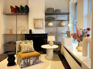 <br />Bent U op zoek zijn naar een veelzijdige en strategisch gelegen commerciële ruimte? <strong>Ligging:</strong> Dit pand is gelegen in het historisch centrum van Gent, aan het Francois laurentplein. In het hart van het commerciële centrum van Gent, vlakbij de Kouter en het Brabantdam, Henegouwenstraat. Deze toplocatie garandeert een uitstekende zichtbaarheid en toegankelijkheid. <strong>BESCHRIJVING:</strong> Het gelijkvloers omvat een commerciële ruimte met dubbele etalage daarnaast treft U op de benedenverdieping nog een toilet en kitchenette/koffiecorner. Het pand werd enkele jaren geleden volledig onderhanden genomen en is dus op vandaag volledig instapklaar met een goede epc A! Inboedel is eventueel over te nemen.