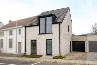 Maison neuve prête à emménager à Sint-Katherina-LombeekVous recherchez une maison neuve élégante et économe en énergie avec trois chambres complètes...