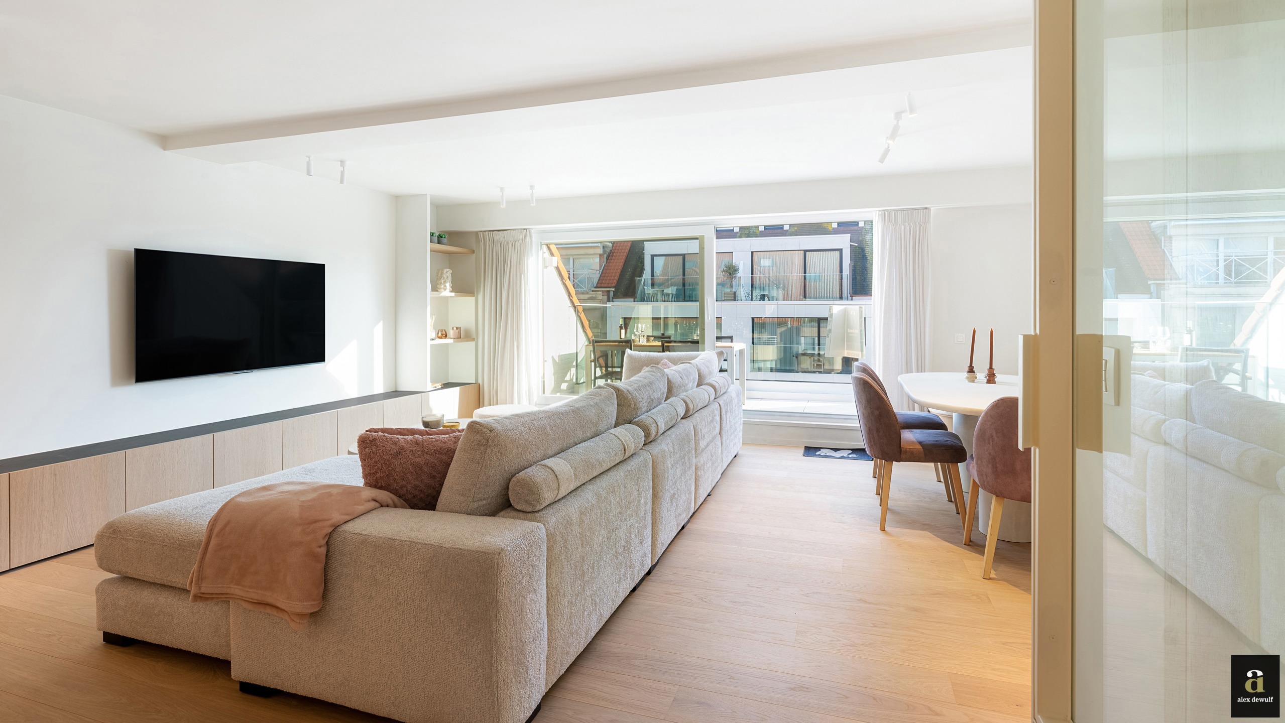 Luxueus gerenoveerd duplexappartement met drie slaapkamers - foto 3