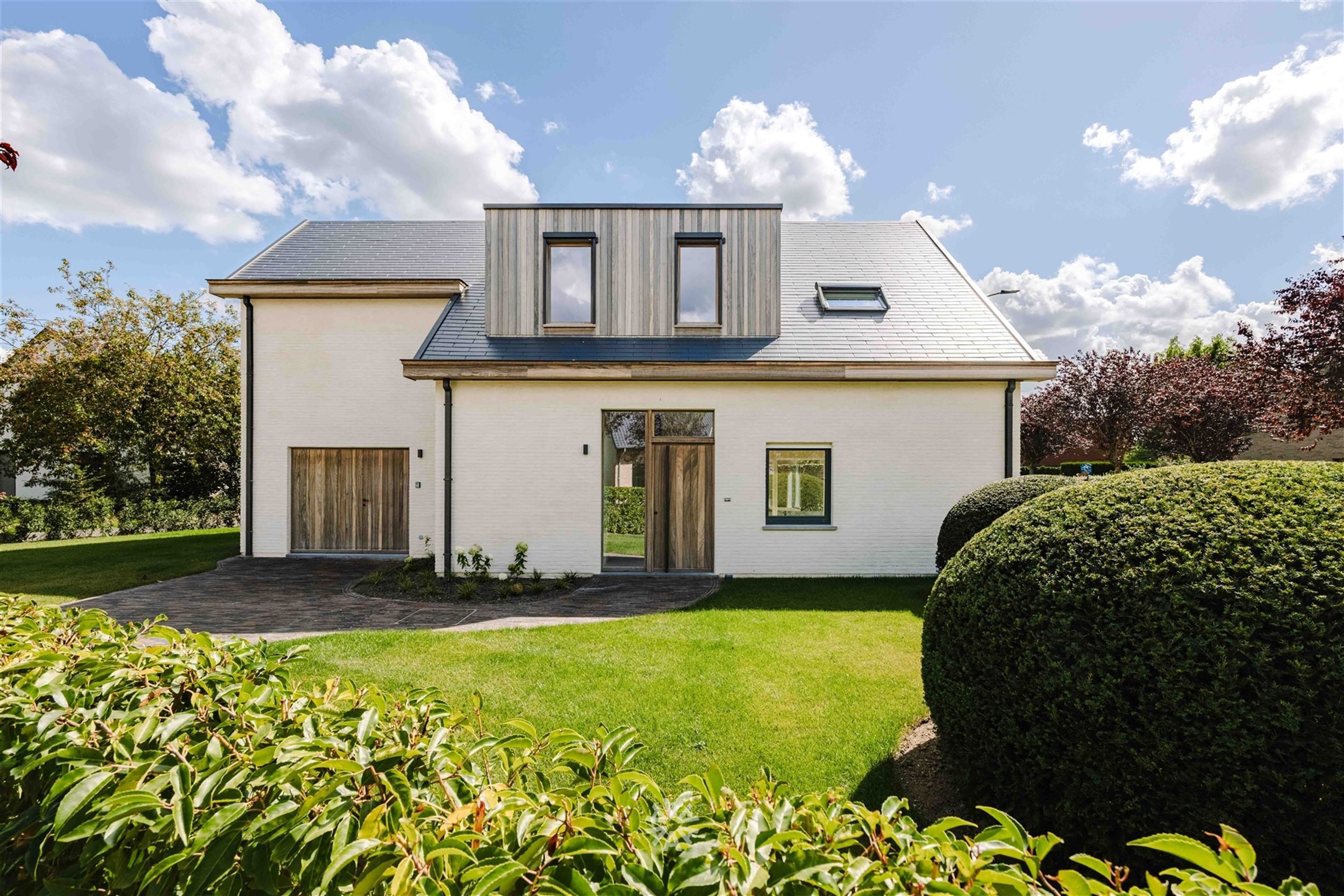 Luxurious villa in a residential quiet residential area in De Pinte - photo 1