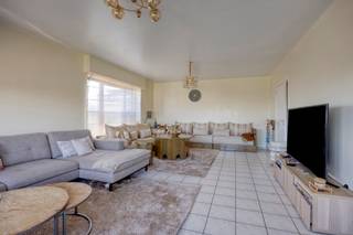This spacious 3-bedroom apartment with terrace is centrally located in Berchem-Sainte-Agathe, on Dokter Schweitzerplein. It is situated on the...