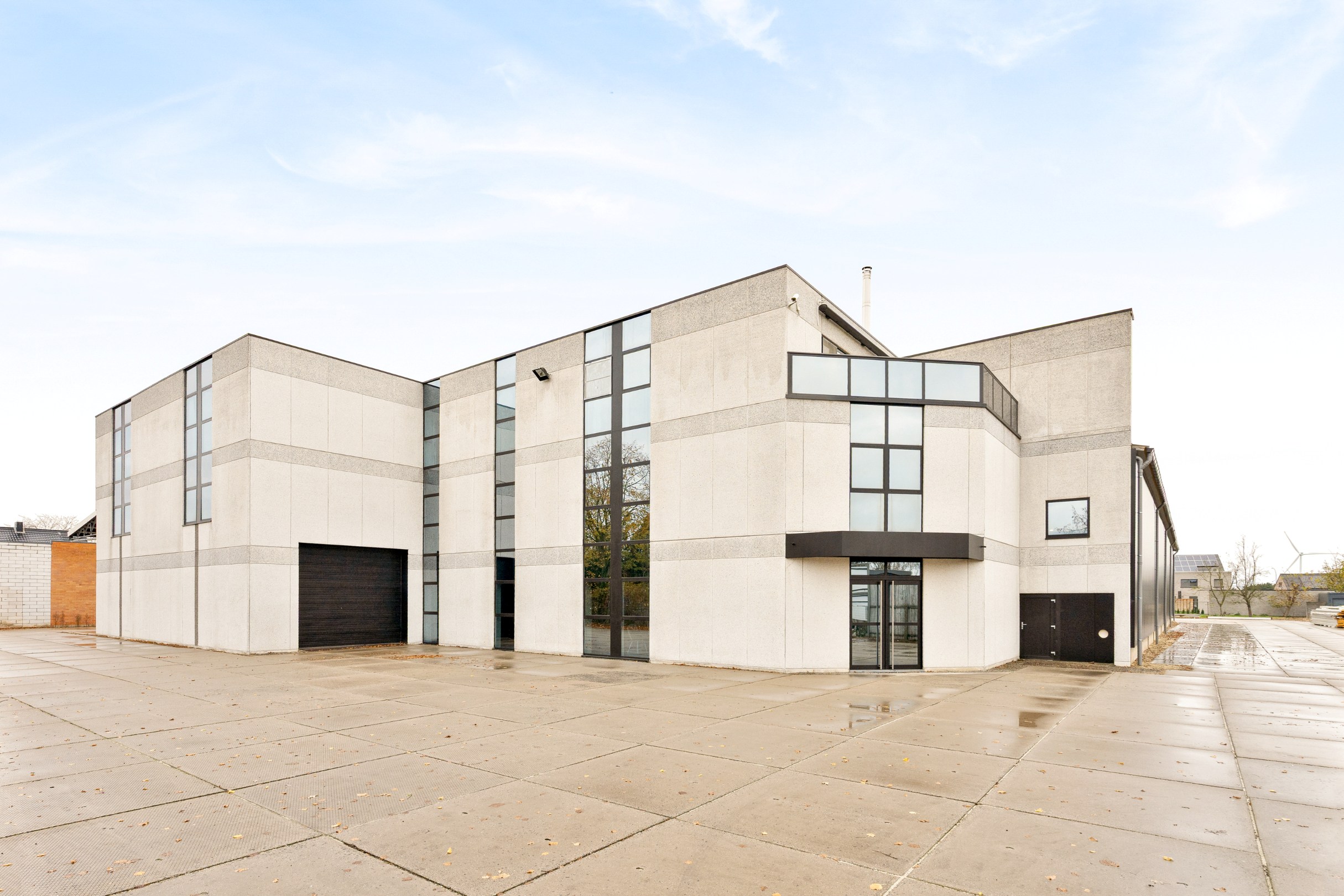 TE KOOP: Multifunctioneel KMO gebouw - foto 2