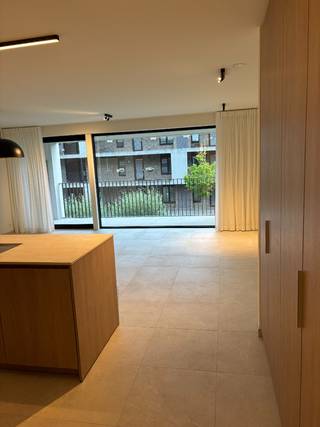 Te huur in Brugge – 2 slaapkamer nieuwbouw appartement in project LUUXModern wonen op een toplocatie vlak bij het historisch centrum.Welkom in LUUX,...