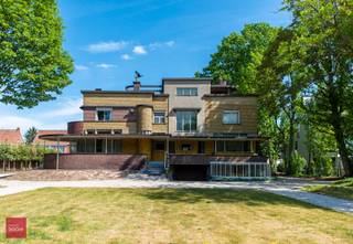 Prachtig meesterwerk ‘villa Gaverzicht’ van architect Gentiel Van Eeckhoutte, volledig gerestaureerd met authentieke elementen, op exclusief...