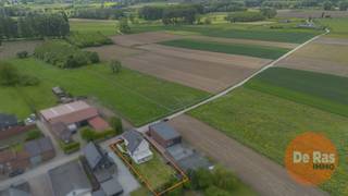 EERSTE BEZOEKDAG ZAT. 13/06 VAN 9U TOT 13U (enkel op afspraak!).HERZELE - Karaktervolle villa in een landelijke omgeving met centrale ligging.Deze...