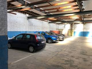 Autostandplaats in Veldstraat juist om de hoek aan de Veemarkt. 