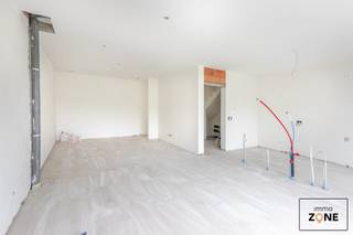 Een knappe en ruime nieuwbouwwoning met een bewoonbare oppervlakte van 205 m², op een centrale doch rustige locatie, voorzien van alle...