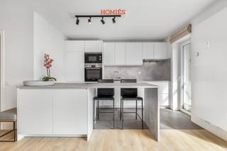 Dit moderne tweeslaapkamerappartement is gelegen aan de Leeuwerikenstraat 43 in Heverlee, vlak bij Leuven, op de vierde verdieping van een...