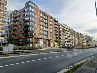 This bright corner apartment enjoys a partial sea view and is located in a prime location along one of the most sought-after boulevards in...