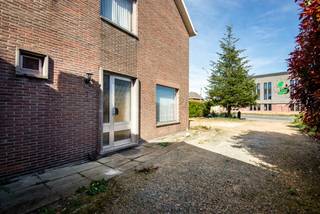 Gunstig en centraal gelegen HOB!  Dit huis bevindt zich op slechts enkele min. rijden van verschillende grootwarenhuizen en winkels.  De oprit van...