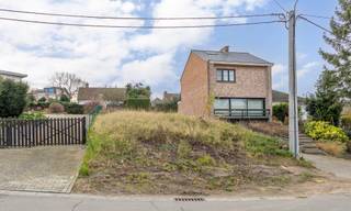 Op wandelafstand van het openbaar vervoer en toch rustig gelegen, op de grens van Dilbeek en Itterbeek.Deze bouwgrond van 4a60ca is bestemd voor...
