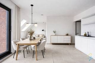 TE KOOP - nieuwbouwappartementen in Zele. Kiezen voor Residentie Star is kiezen voor modern wonen met ruime zuidgerichte terrassen.Tegelijk geniet je van een topligging vlakbij het station van Zele en op fiets/wandelafstand van het centrum van Zele met alle winkels en scholen.<br /><br />Residentie Star is een kleinschalig project bestaande uit 3 moderne en energiezuinige nieuwbouwappartementen met 2 slaapkamers en een handelsruimte gelijkvloers (reeds verkocht : luxe segment dus geen overlast voor medebewoners)<br />Achteraan is er de mogelijkheid om een autostaanplaats aan te kopen. <br /><br />Aankoop onder 6% btw mogelijk! <br />Contacteer Bernhard 0476 022 089 - bernhard@cornelis-goeman.be