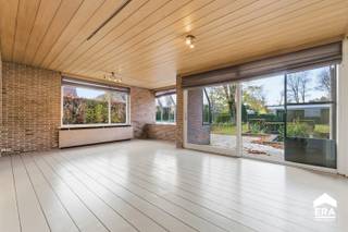 [[ DIT PAND NEEMT DEEL AAN DE ERA OPEN HUIZEN DAG OP 6/12 VAN 11:00 TOT 12:00 ]]Karaktervolle villa te koop in Poperinge met zuidgerichte tuinOver de...