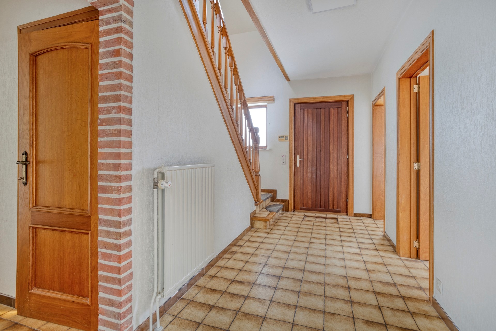 Spacious 6-room family home on a dead-end street. - photo 4