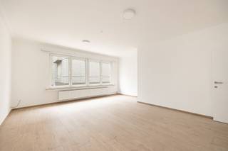 Hedendaags wonen op toplocatie te Antwerpen? Ontdek dit net gerenoveerde appartement met 2 slaapkamers, leuk terrasje en een schitterende...