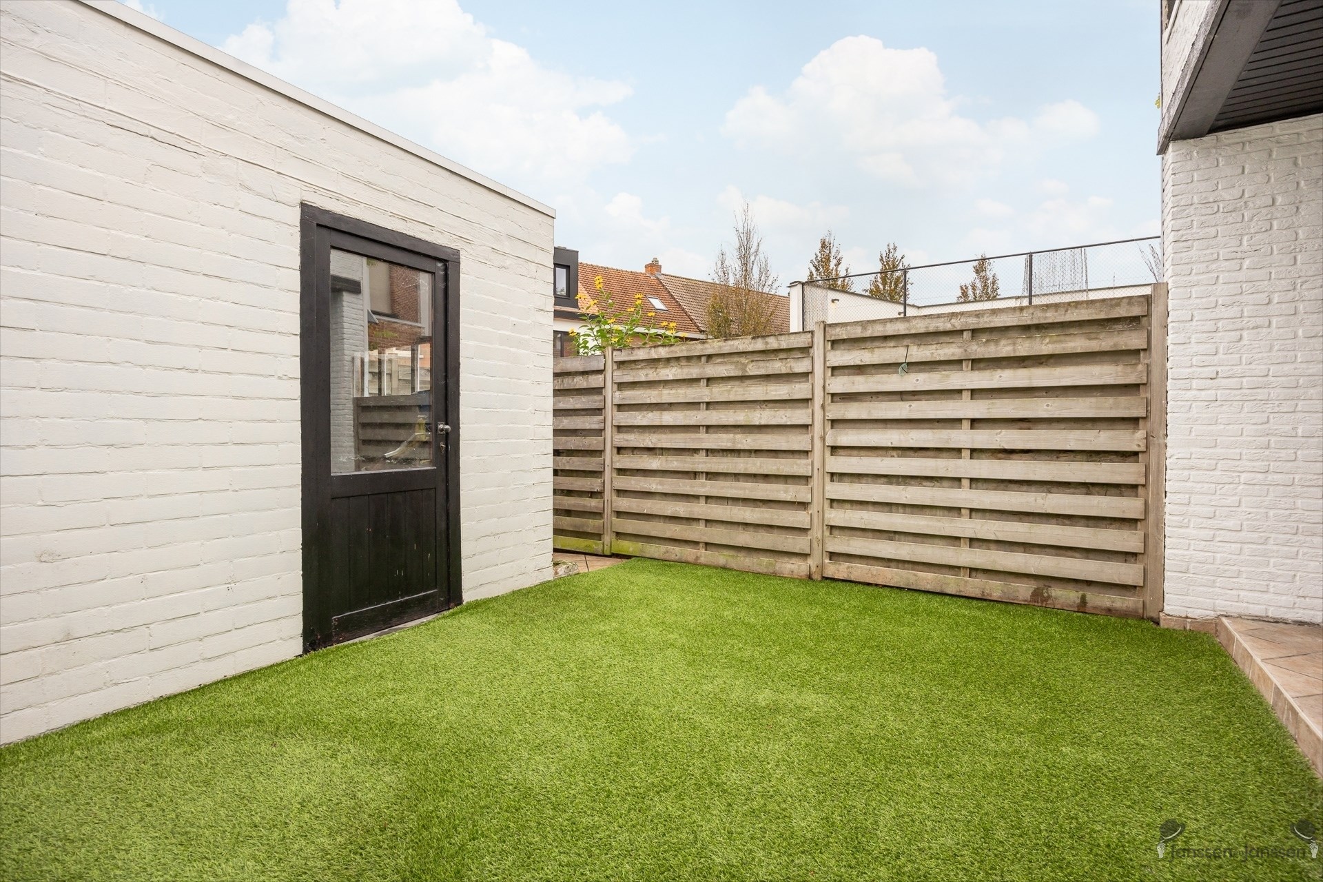 Instapklare woning met vernieuwde designkeuken, 4 slaapkamers en garage in hartje Brasschaat - foto 2
