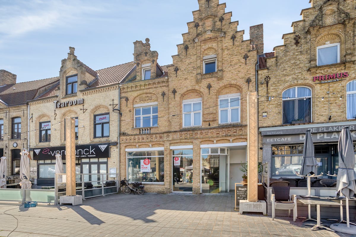 Handelsgelijkvloers te huur op de Grote Markt te Veurne. - foto 3