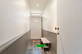 Deze gezellige woning is gelegen in de Stokerijstraat 18-20, op wandelafstand van het centrum van Roeselare én toch in een rustige omgeving...