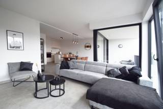 Dit prachtige nieuwbouwappartement met twee ruime slaapkamers is gelegen vlakbij het centrum van Kortemark. Dit appartement is voorzien van...