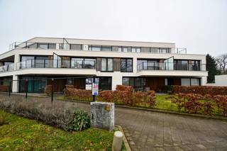 Dit appartement beschikt over een bewoonbare oppervlakte van 90,05 m² en een zonneterras van 12,66 m² waar U de eerste zon ontvangt vanaf de...