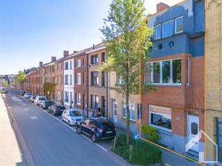 Te renoveren woonhuis met karakter. Gelegen in een rustige straat. Met een bewoonbare oppervlakte van 151m² en een grondoppervlak van 250m² beschikt...