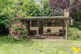 Charmante chalet met garage en carport op ruim perceel van 1.214 m².<br /><br />Op zoek naar een rustig gelegen recreatief verblijf midden in het groen? Deze chalet biedt een unieke kans voor wie een renovatieproject zoekt met veel potentieel.<br /><br />De chalet is gelegen op een ruim recreatieperceel van maar liefst 1.214 m² en grenst aan een camping. De eigendom is bereikbaar via een servitudeweg aan het einde van de doodlopende Kolverstraat, waardoor de chalet discreet en rustig gelegen is.<br /><br />Met een oppervlakte van ongeveer 25 m² beschikt de chalet over een leefruimte, één slaapkamer en een badkamer met douche, toilet en lavabo. Hoewel renovatie noodzakelijk is, vormt dit pand een uitstekende basis om een gezellige recreatieve verblijfplaats naar eigen smaak in te richten.<br /><br />Een extra troef is de aanwezigheid van zowel een garagebox als een carport, wat zorgt voor voldoende parkeergelegenheid en extra bergruimte.<br /><br />Alle aanwezige inboedel is inbegrepen in de verkoop. Water- en elektriciteitsvoorzieningen worden geleverd via de aanpalende camping en zijn voorzien van afzonderlijke tussenmeters.<br /><br />Belangrijk: het betreft een chalet op recreatiegrond. Domiciliëring is niet mogelijk.<br /><br />Troeven op een rij:<br />• Ruim recreatieperceel van ca. 1.214 m² <br />• Chalet van ca. 25 m² <br />• Eén slaapkamer <br />• Badkamer met douche, toilet en lavabo <br />• Garagebox én carport <br />• Rustige ligging aan het einde van een doodlopende straat <br />• Grenzend aan een camping <br />• Bereikbaar via servitudeweg <br />• Alle inboedel inbegrepen <br />• Water en elektriciteit via tussenmeters <br />• Renovatieproject met veel mogelijkheden <br /><br />Voor wie extra ruimte of investeringspotentieel zoekt, bestaat de mogelijkheid om ook de aangrenzende recreatiegrond met chalet aan te kopen. Beide percelen samen vormen een unieke opportuniteit!<br /><br />Interesse? Neem contact op voor meer informatie of een bezoek ter plaatse op het nummer 014 58 02 08.