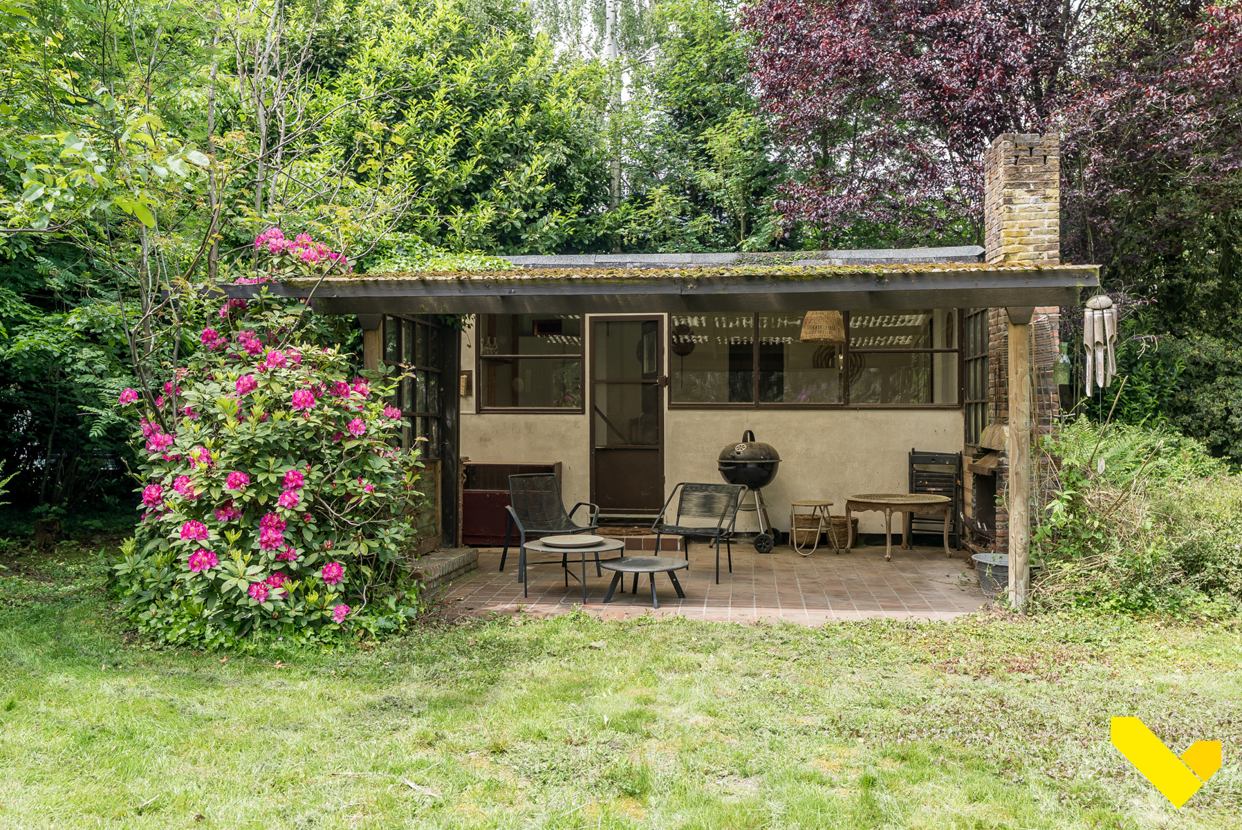 Charmante chalet met garage en carport op ruim perceel - foto 1