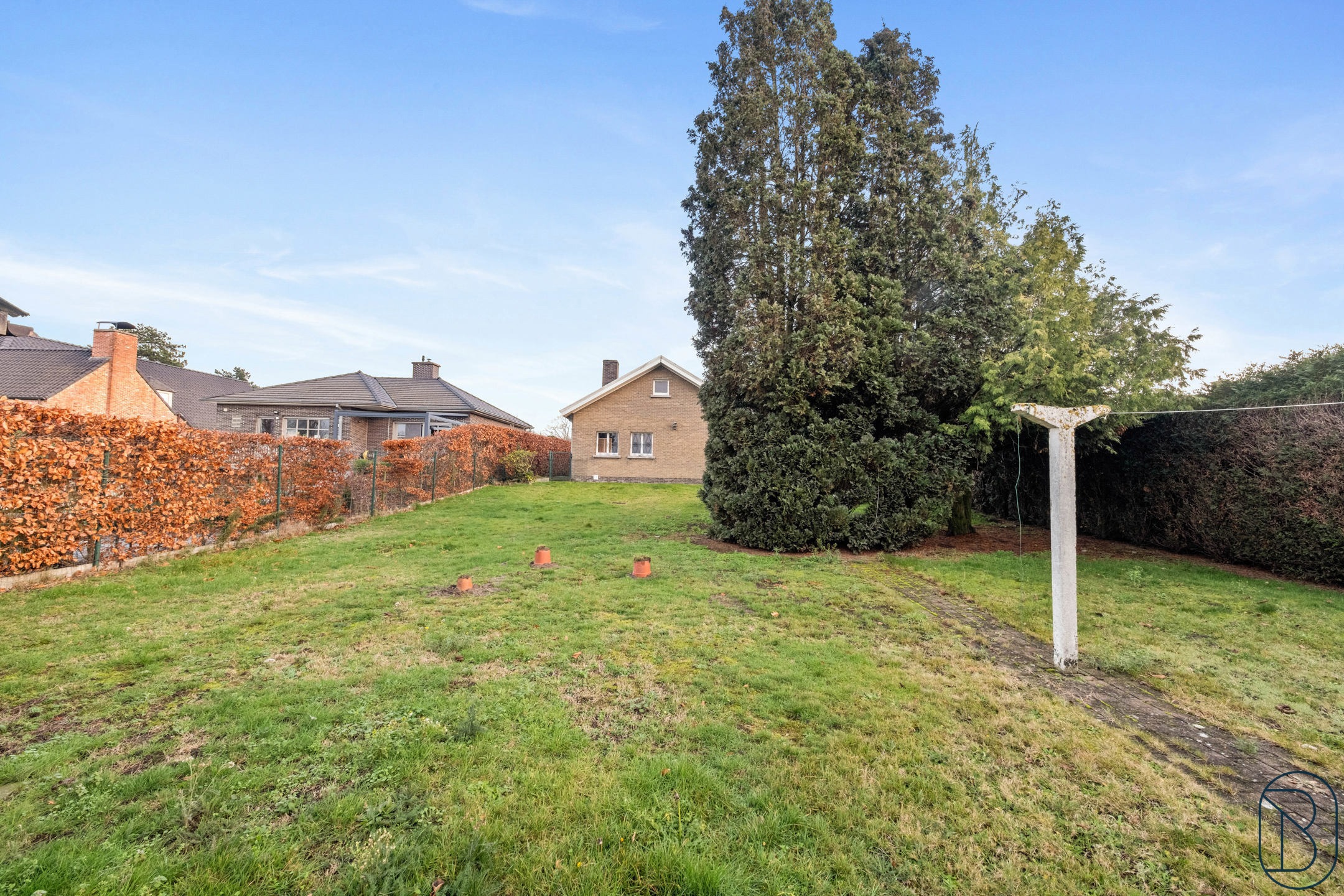 Ruime bungalow met tuin en garage op topligging.  - foto 3