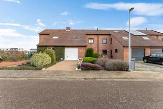 Instapklare gesloten bebouwing op toplocatie in centrum AarschotDeze aangename gesloten bebouwing is gelegen in een doodlopende straat in het hart...