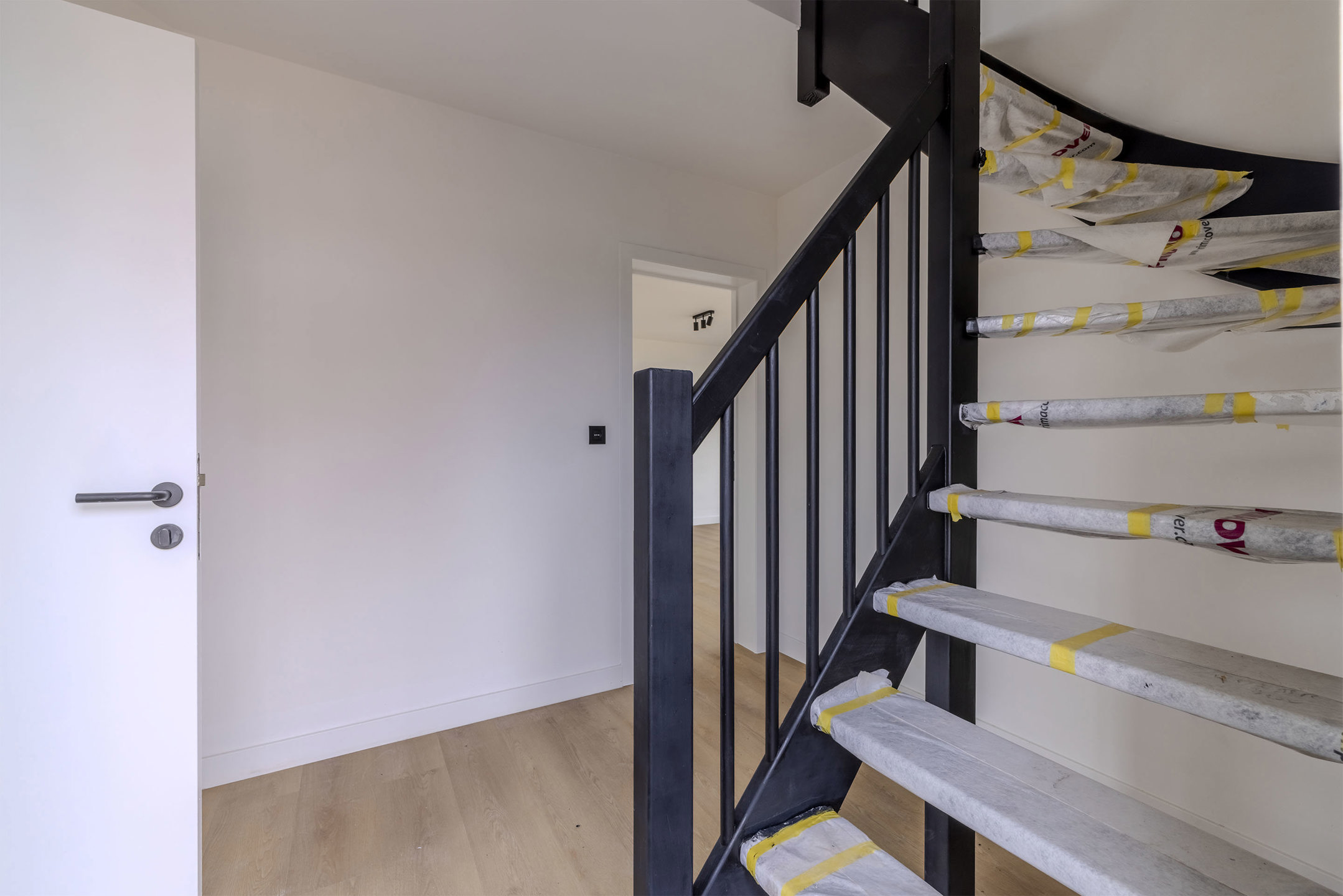 Instapklare woning met 3 slaapkamers en 2 garages op 600m2 - foto 5