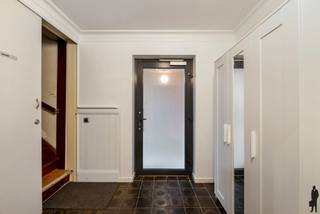 Op top locatie gelegen handelszaak/horecazaak met zéér ruim appartement aan de Stationsstraat in Essen!Het appartement is voorzien van maar liefst 4...